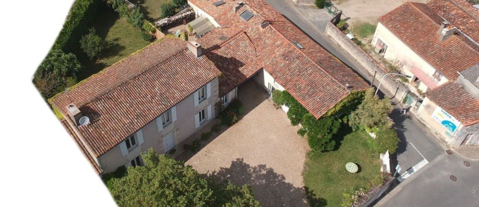 House 7 rooms of 169 m² in Cissé (86170)