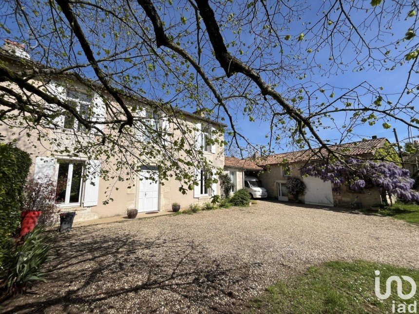 House 7 rooms of 169 m² in Cissé (86170)