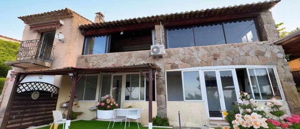 Maison 8 pièces de 203 m² à AGAY (83530)