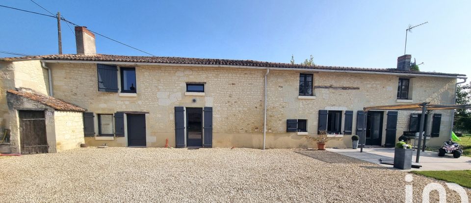 Maison traditionnelle 7 pièces de 185 m² à Vaudelnay (49260)