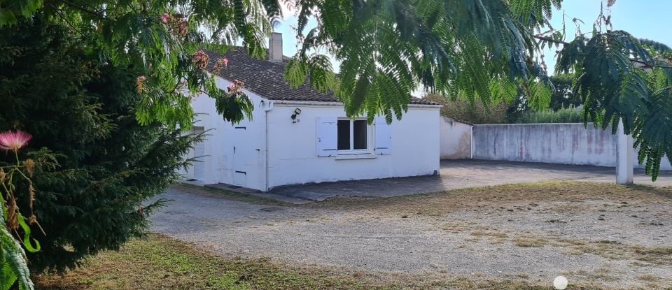 Traditional house 6 rooms of 120 m² in Sainte-Soulle (17220)