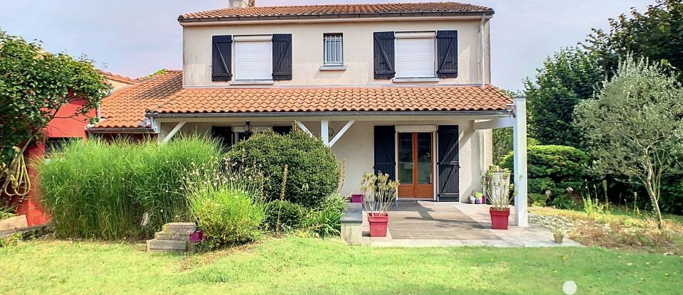 Maison traditionnelle 8 pièces de 168 m² à Vertou (44120)