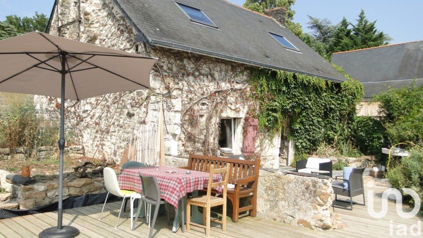 Traditional house 5 rooms of 97 m² in Saint-Saturnin-sur-Loire (49320)