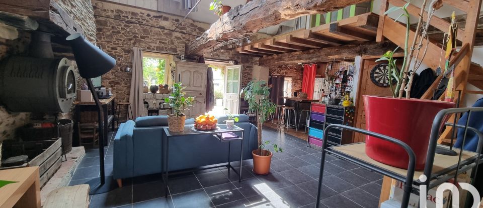 Traditional house 5 rooms of 97 m² in Saint-Saturnin-sur-Loire (49320)