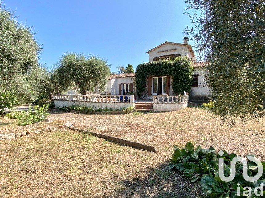 House 5 rooms of 152 m² in Roquefort-les-Pins (06330)