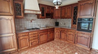 Traditional house 9 rooms of 134 m² in Fenioux (79160)