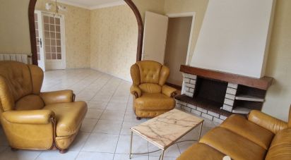 Traditional house 9 rooms of 134 m² in Fenioux (79160)