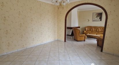 Traditional house 9 rooms of 134 m² in Fenioux (79160)