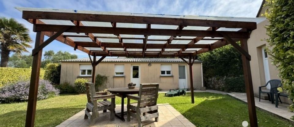 House 20 rooms of 327 m² in Penvénan (22710)