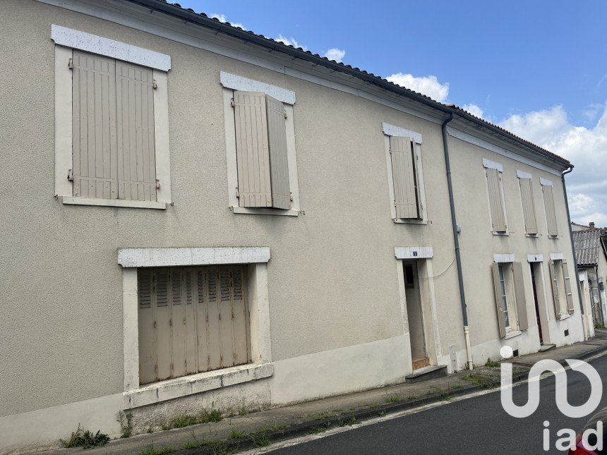 Maison 9 pièces de 212 m² à Archiac (17520)