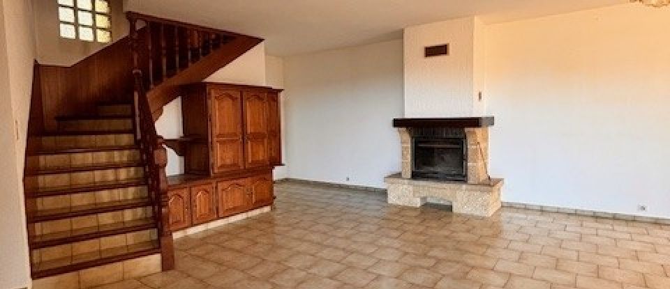 Traditional house 7 rooms of 135 m² in Saint-Privat (07200)