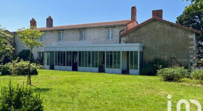 Mansion 10 rooms of 320 m² in Saint-Père-en-Retz (44320)