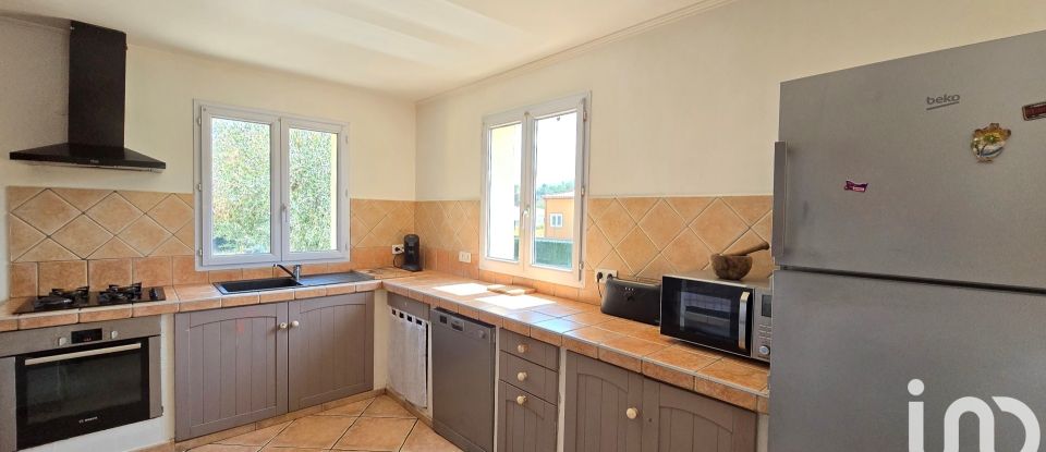 Traditional house 4 rooms of 107 m² in Gonfaron (83590)