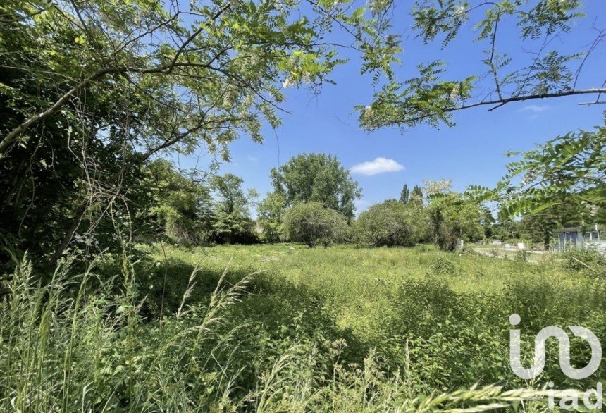 Land of 4,729 m² in Saint-Ciers-sur-Gironde (33820)