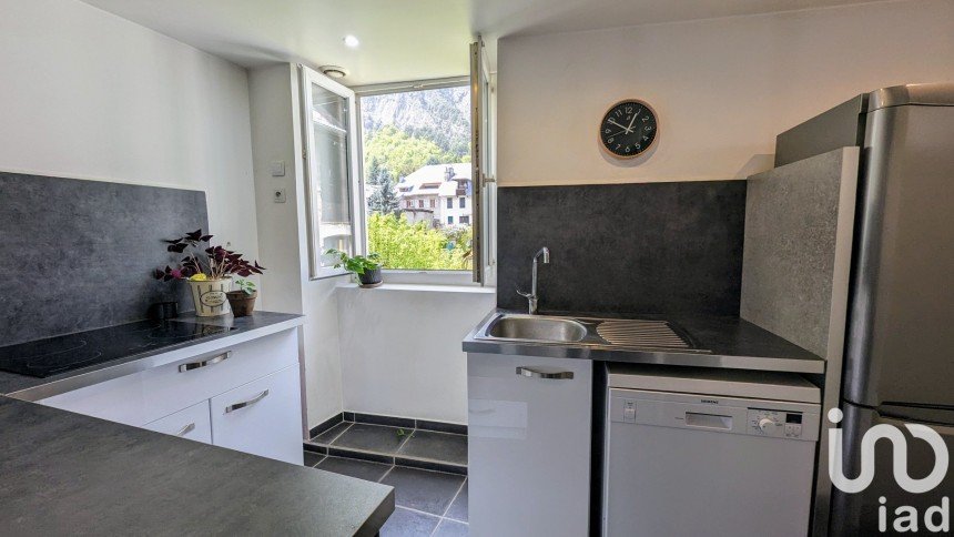 House 3 rooms of 71 m² in Le Bourg-d'Oisans (38520)