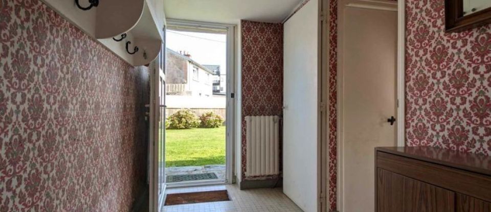 House 10 rooms of 208 m² in Cherbourg-en-Cotentin (50120)