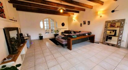 House 8 rooms of 236 m² in Saint-Bonnet-sur-Gironde (17150)