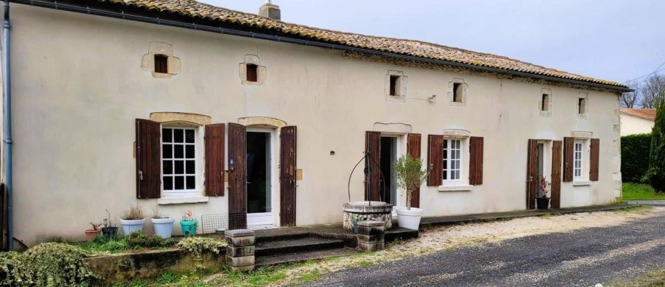 Maison 8 pièces de 236 m² à Saint-Bonnet-sur-Gironde (17150)