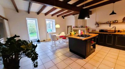 House 8 rooms of 236 m² in Saint-Bonnet-sur-Gironde (17150)