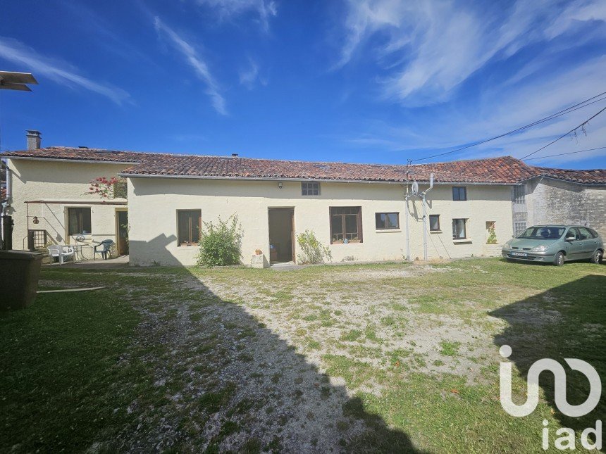 Maison traditionnelle 9 pièces de 207 m² à Fontaine-Chalendray (17510)