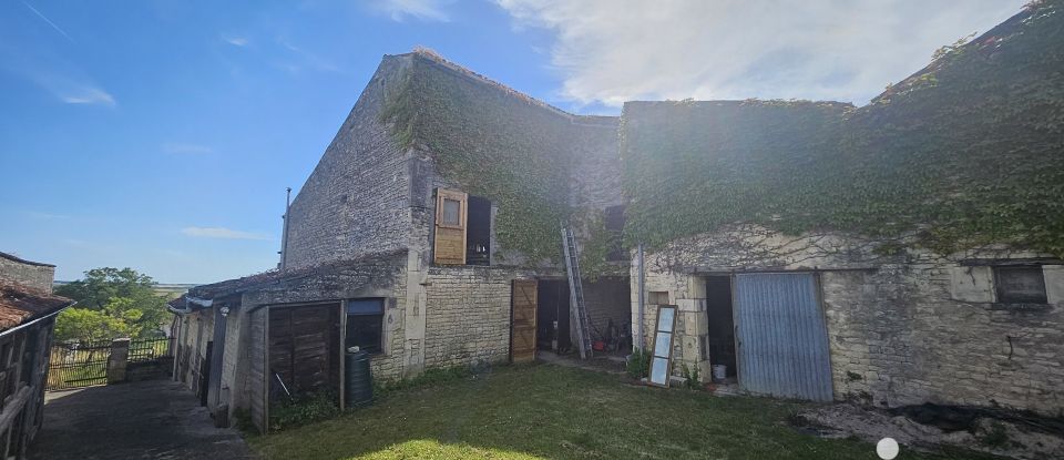 Maison traditionnelle 9 pièces de 207 m² à Fontaine-Chalendray (17510)