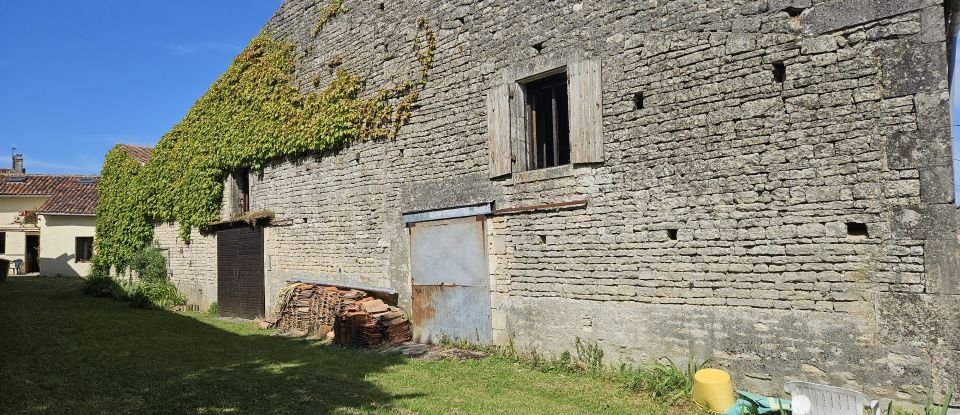 Maison traditionnelle 9 pièces de 207 m² à Fontaine-Chalendray (17510)