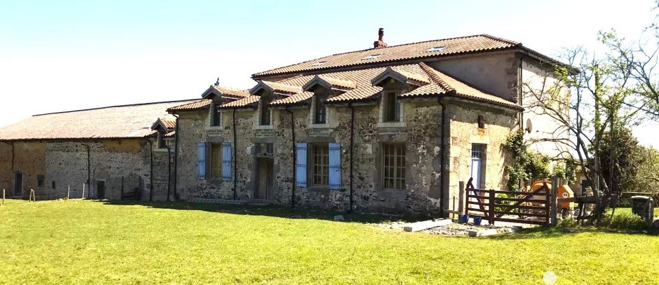 Ferme 16 pièces de 534 m² à - (87320)