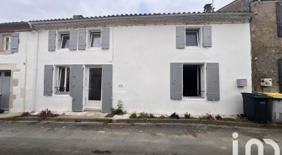 House 6 rooms of 134 m² in Genouillé (17430)