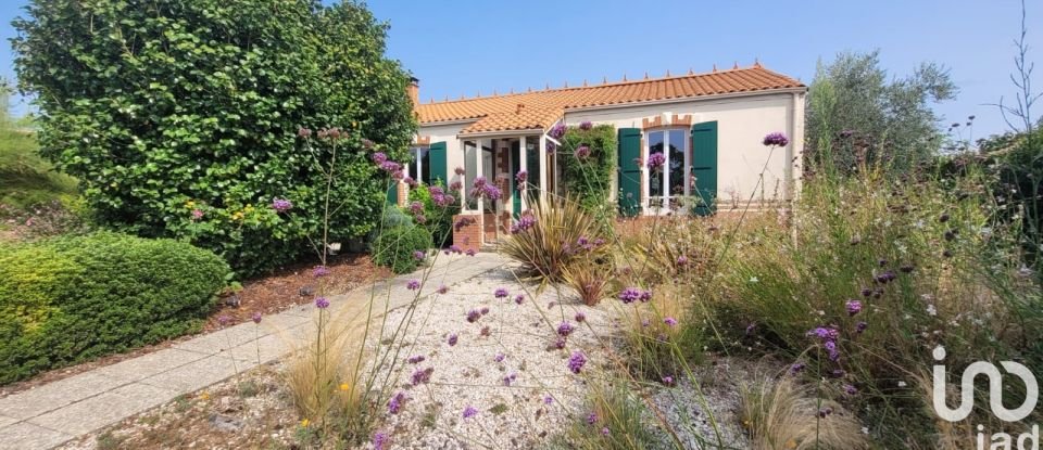 House 7 rooms of 150 m² in Vairé (85150)