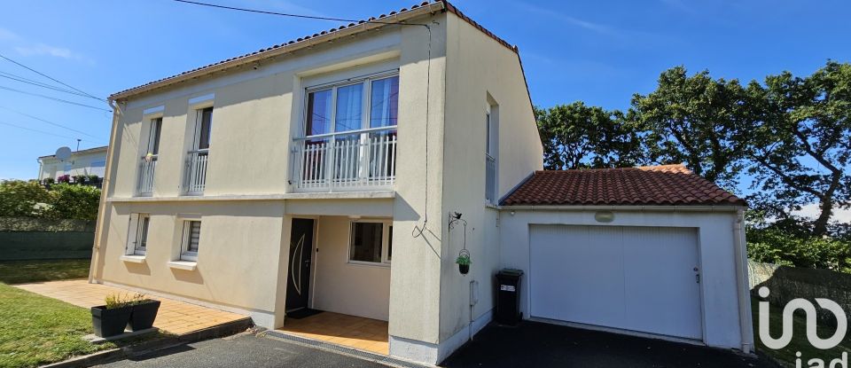 House 7 rooms of 158 m² in La Roche-sur-Yon (85000)