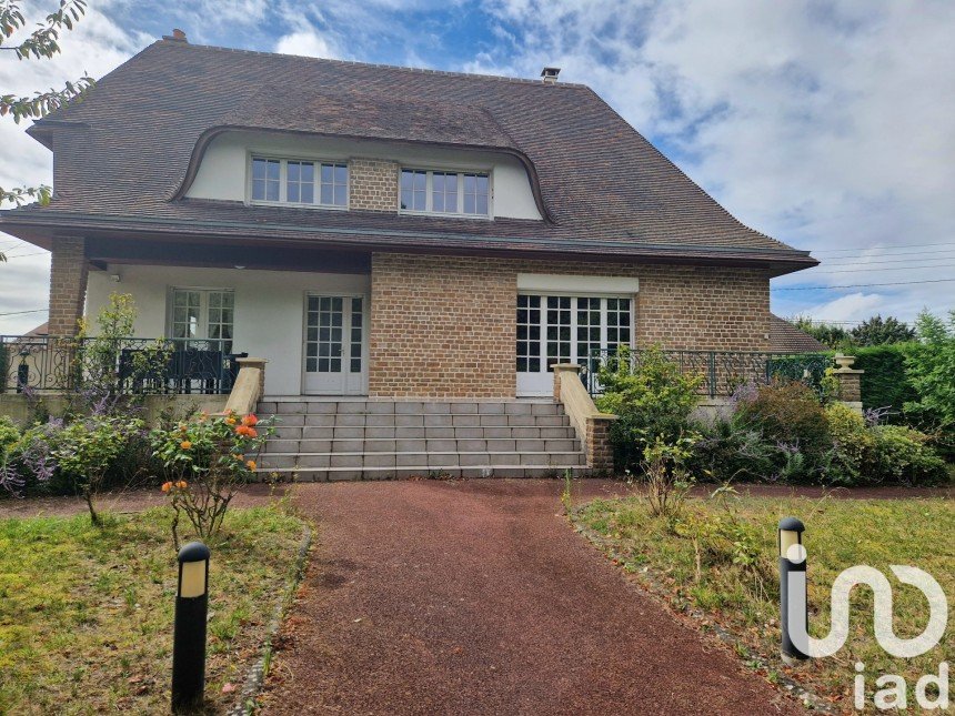 Maison traditionnelle 10 pièces de 329 m² à Caen (14000)