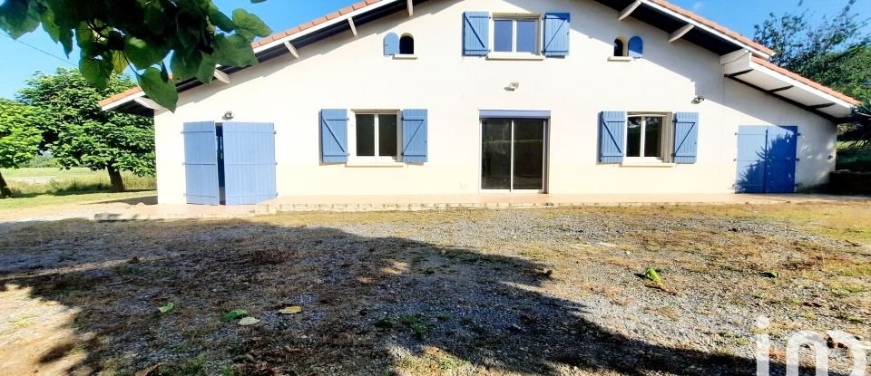 Maison traditionnelle 7 pièces de 215 m² à Aurensan (32400)