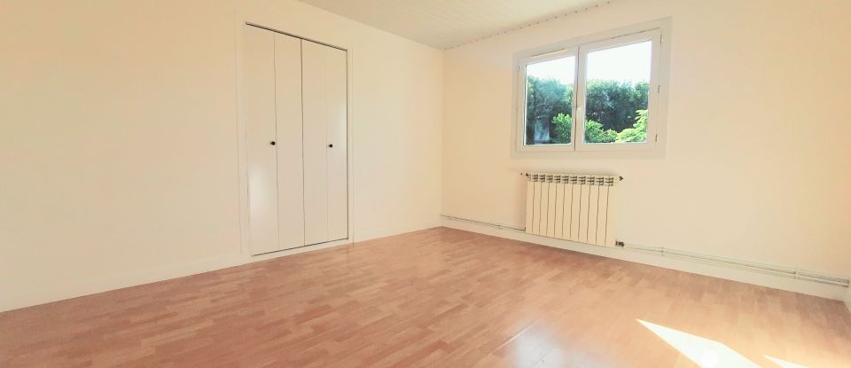 Maison traditionnelle 7 pièces de 215 m² à Aurensan (32400)