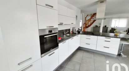 Maison 8 pièces de 185 m² à Rouillon (72700)