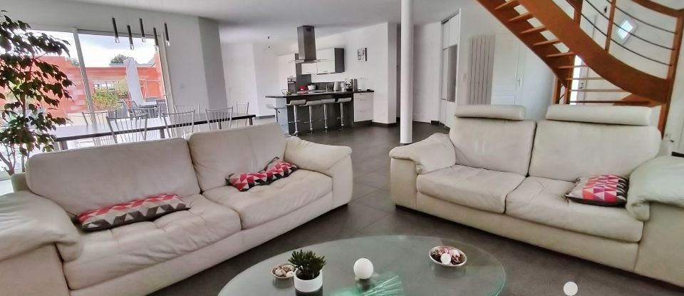 Maison 8 pièces de 185 m² à Rouillon (72700)