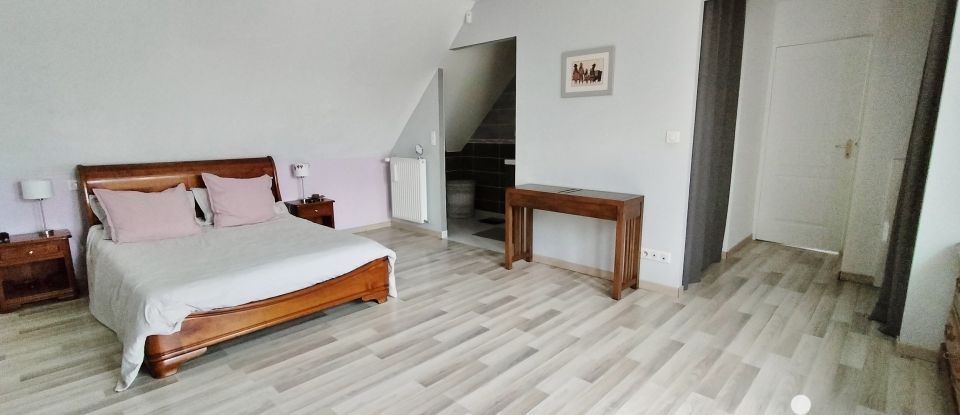 Maison 8 pièces de 185 m² à Rouillon (72700)