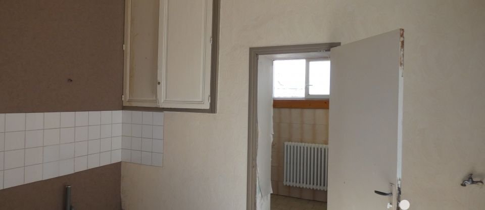 House 5 rooms of 95 m² in Neuville-de-Poitou (86170)