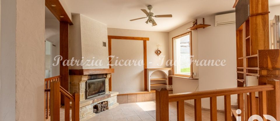 Traditional house 7 rooms of 167 m² in La Ville-du-Bois (91620)