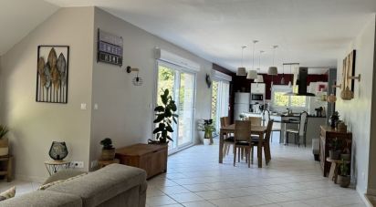 House 6 rooms of 185 m² in Les Aix-d'Angillon (18220)