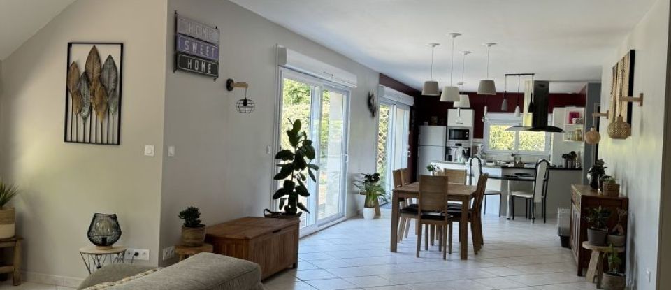 House 6 rooms of 185 m² in Les Aix-d'Angillon (18220)