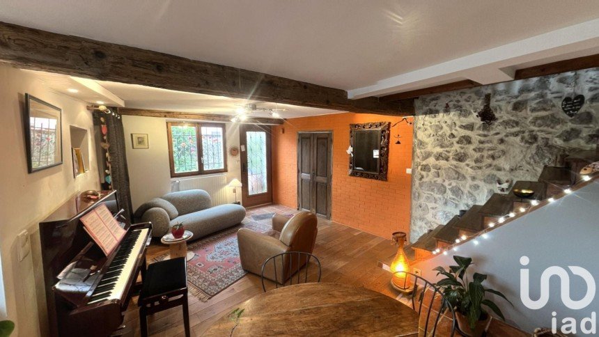 Village house 3 rooms of 61 m² in Sassenage (38360)