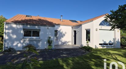 Traditional house 5 rooms of 160 m² in Chauvé (44320)