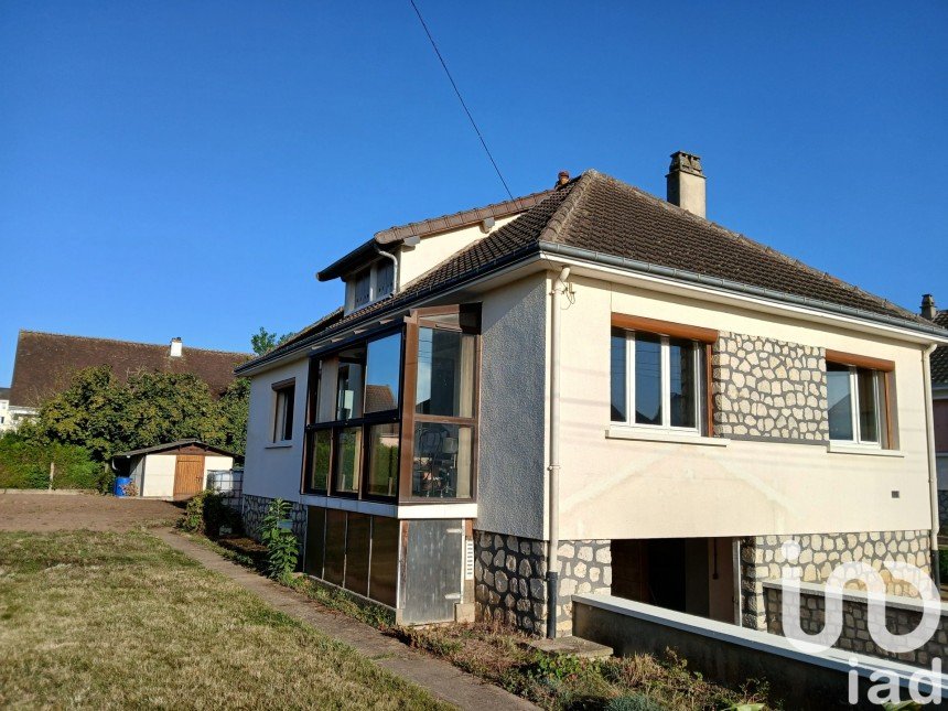 Traditional house 4 rooms of 89 m² in Courville-sur-Eure (28190)