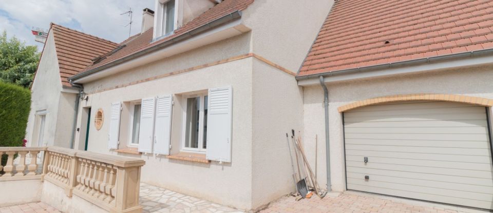 Maison 8 pièces de 167 m² à Moussy-le-Neuf (77230)