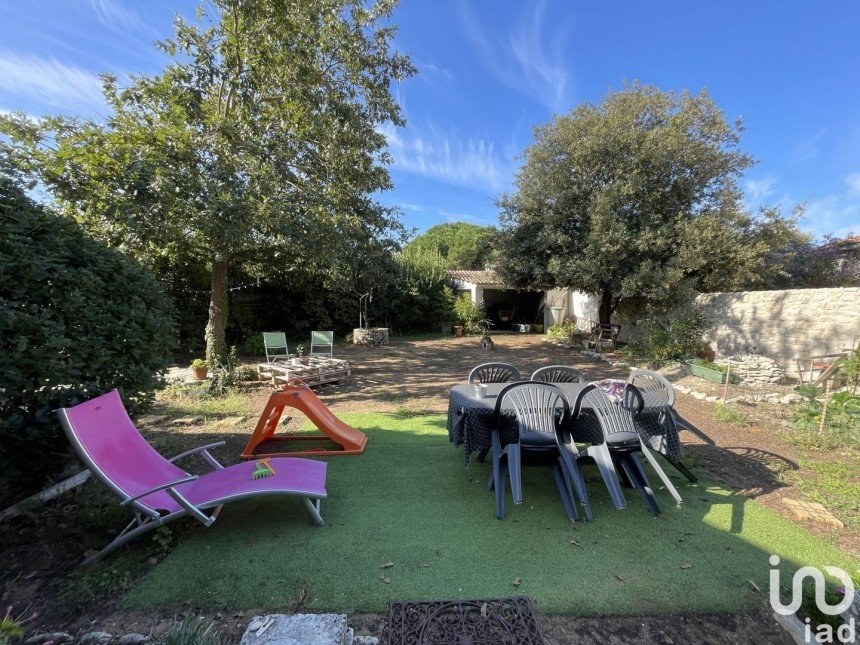 Traditional house 4 rooms of 85 m² in Sainte-Marie-de-Ré (17740)