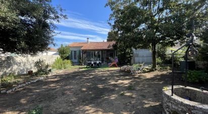 Traditional house 4 rooms of 85 m² in Sainte-Marie-de-Ré (17740)