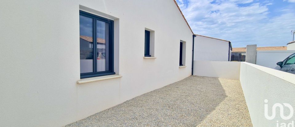 House 4 rooms of 96 m² in Ferrières (17170)