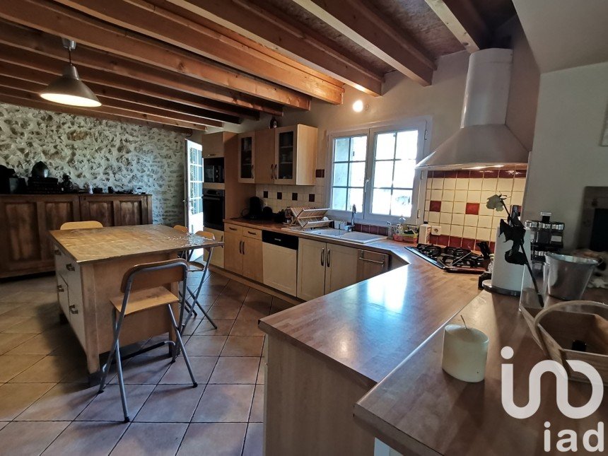 Maison 5 pièces de 170 m² à Saint-Aubin-de-Blaye (33820)