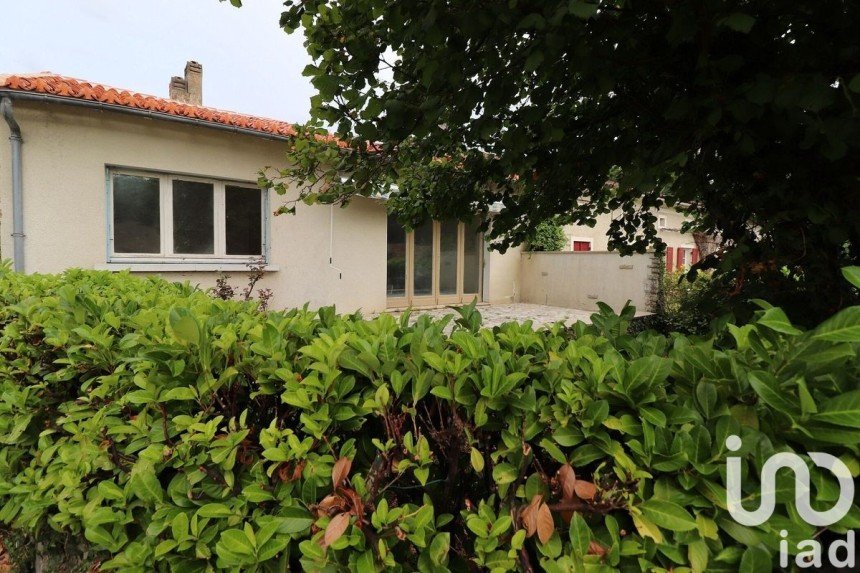 Traditional house 5 rooms of 87 m² in Rioux-Martin (16210)