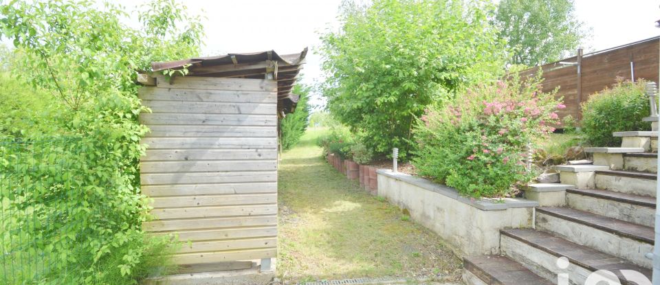 Maison 5 pièces de 100 m² à Bey-sur-Seille (54760)